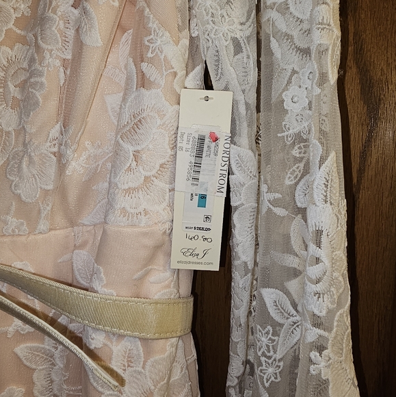 Dress - Picture 7 of 7